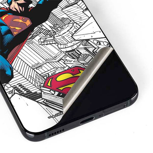 DC Comics Superman Flying Over City Pose Galaxy S22 Plus Skin